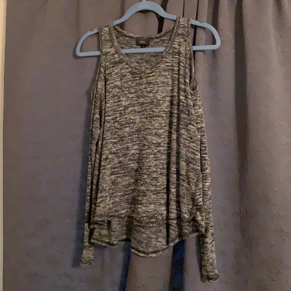Long sleeve shirt with cut out shoulders
